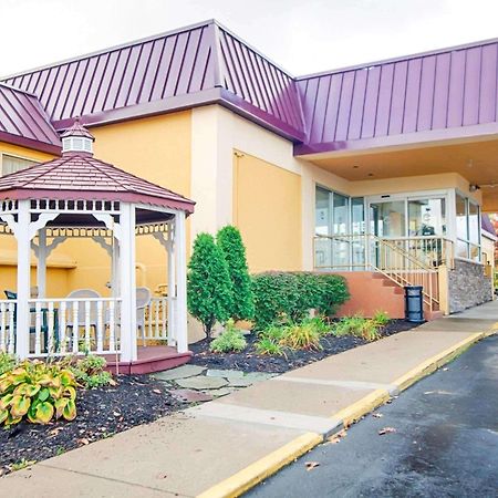 Quality Inn And Suites Fairgrounds - Syracuse Seneca Knolls Exterior foto