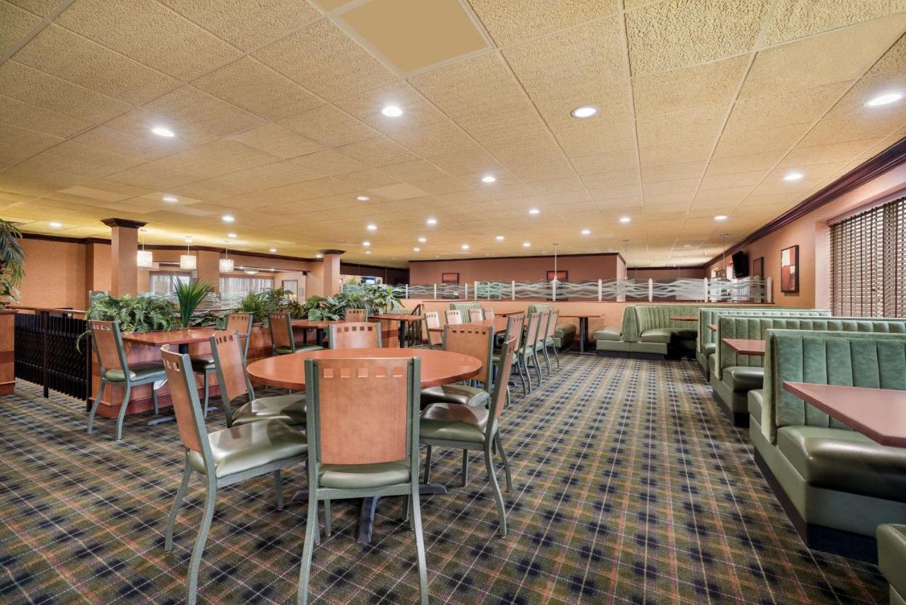 Quality Inn And Suites Fairgrounds - Syracuse Seneca Knolls Exterior foto